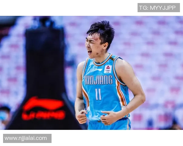 齐麟：从篮球新星到职业生涯的辉煌之路探索与成长的故事